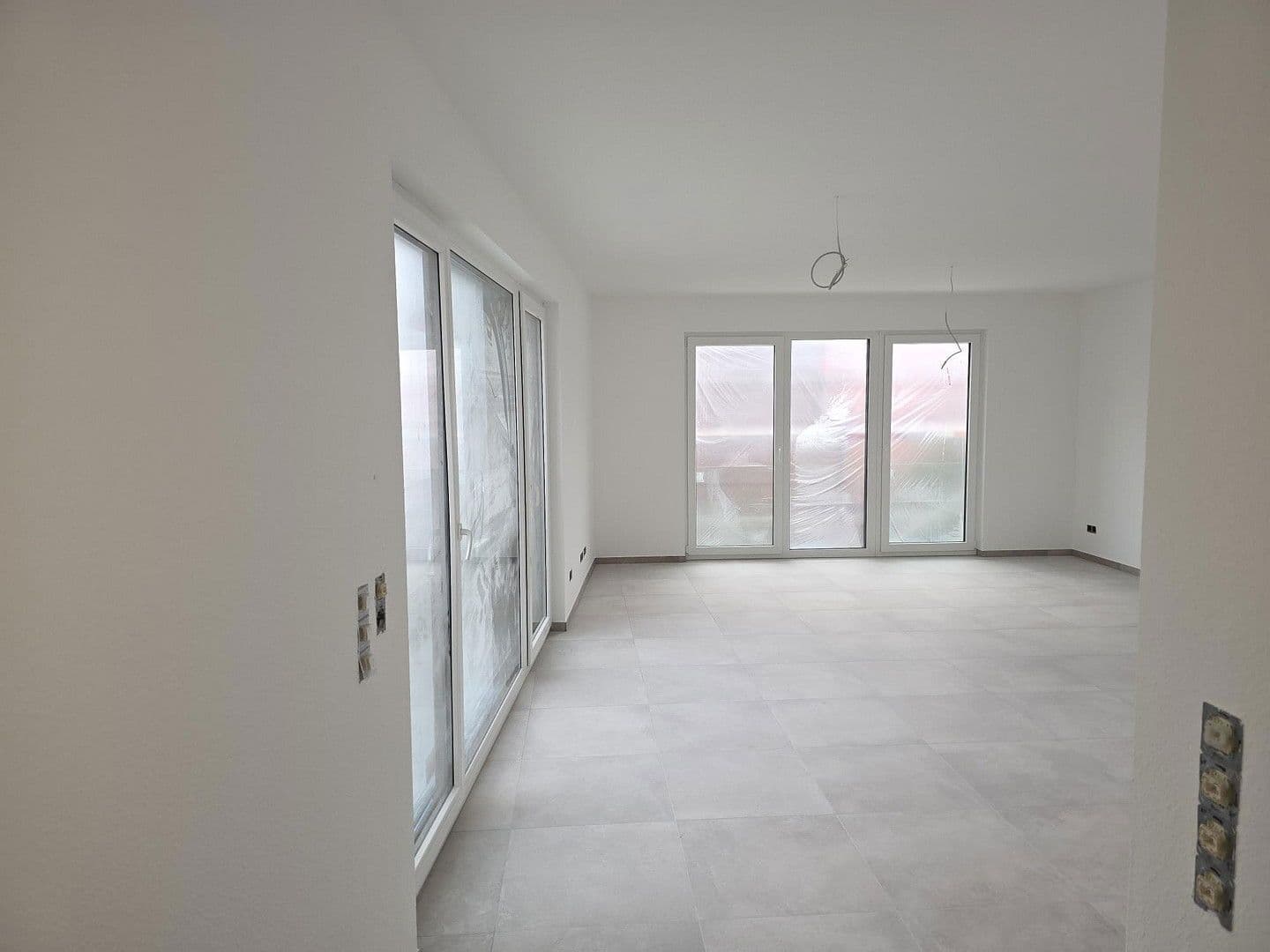 Prenájom bytu 4-izbový 127 m², Eberstadt, Bádensko-Wurttembersko Prenájom bytu 4-izbový 127 m², Eberstadt, Bádensko-Wurttembersko