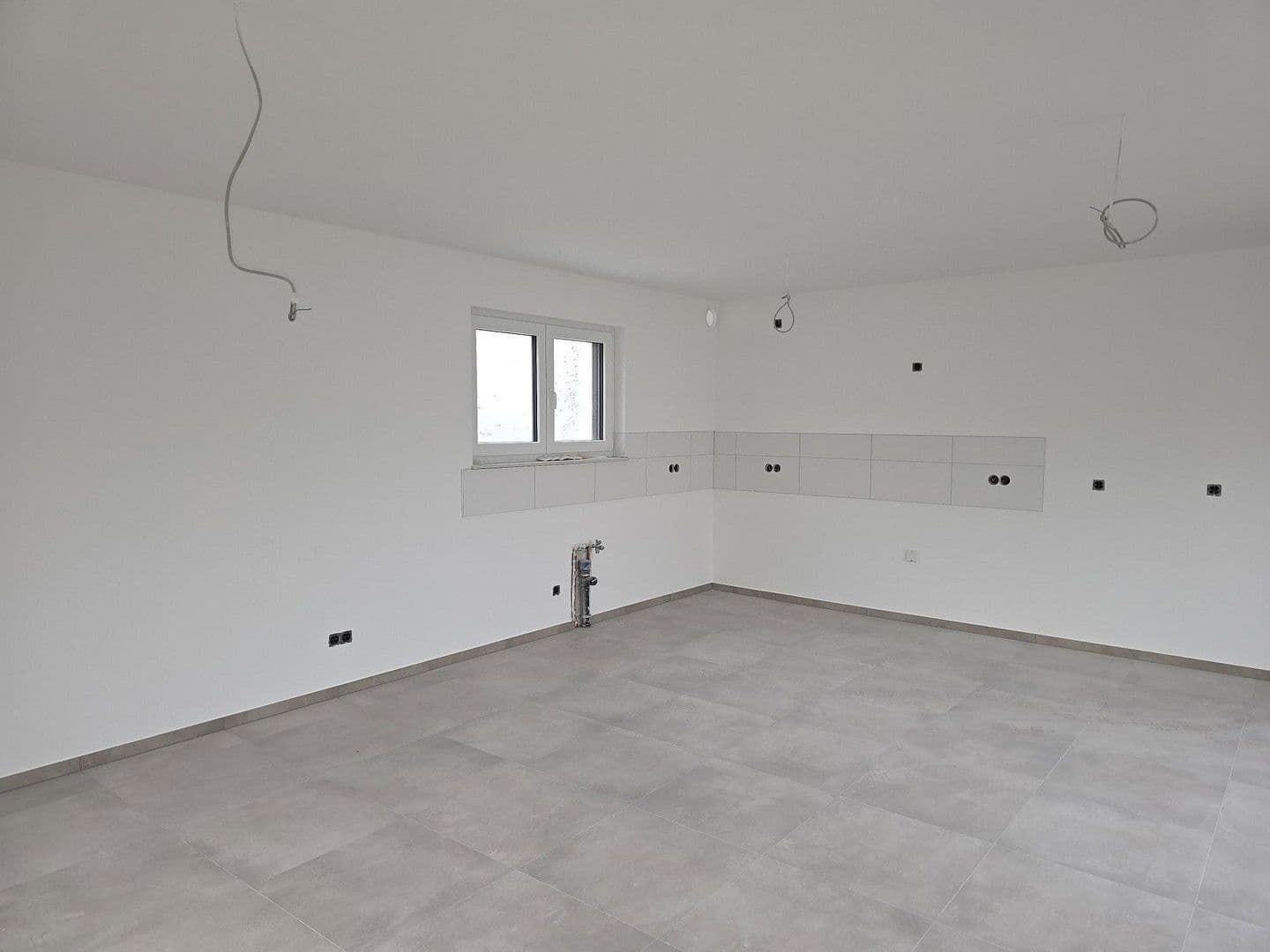 Prenájom bytu 4-izbový 127 m², Eberstadt, Bádensko-Wurttembersko Prenájom bytu 4-izbový 127 m², Eberstadt, Bádensko-Wurttembersko