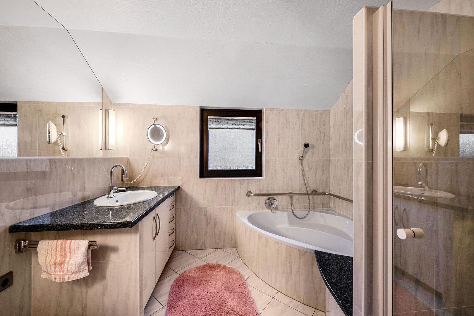 Predaj domu 154 m², pozemek 532 m², Kirkel, Sársko Predaj domu 154 m², pozemek 532 m², Kirkel, Sársko