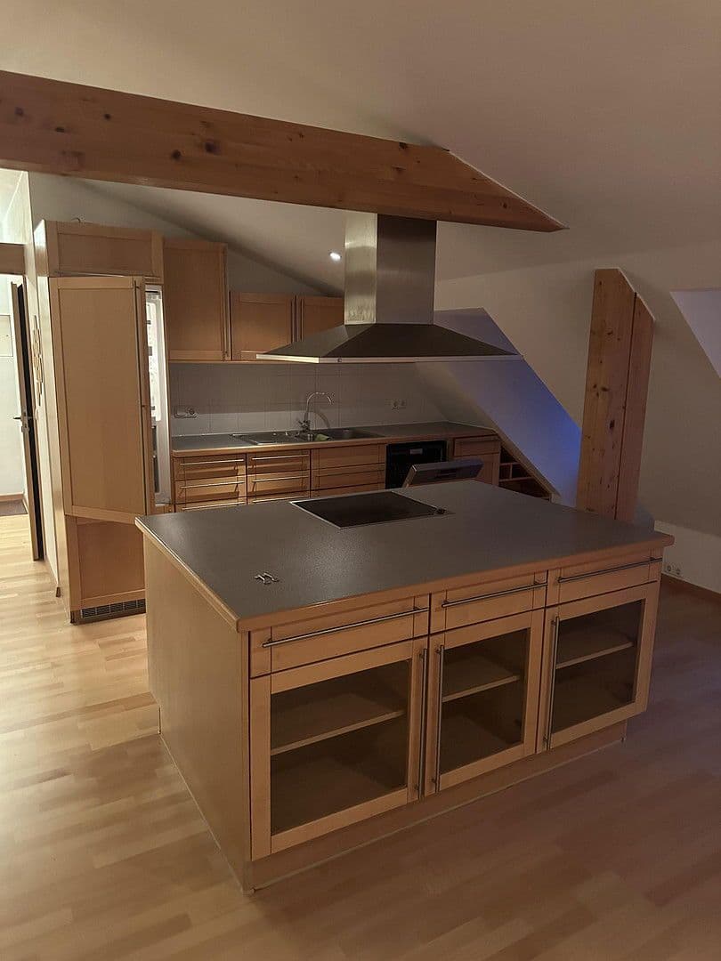 Prenájom bytu 4-izbový 125 m², Vilsbiburg, Bavorsko Prenájom bytu 4-izbový 125 m², Vilsbiburg, Bavorsko