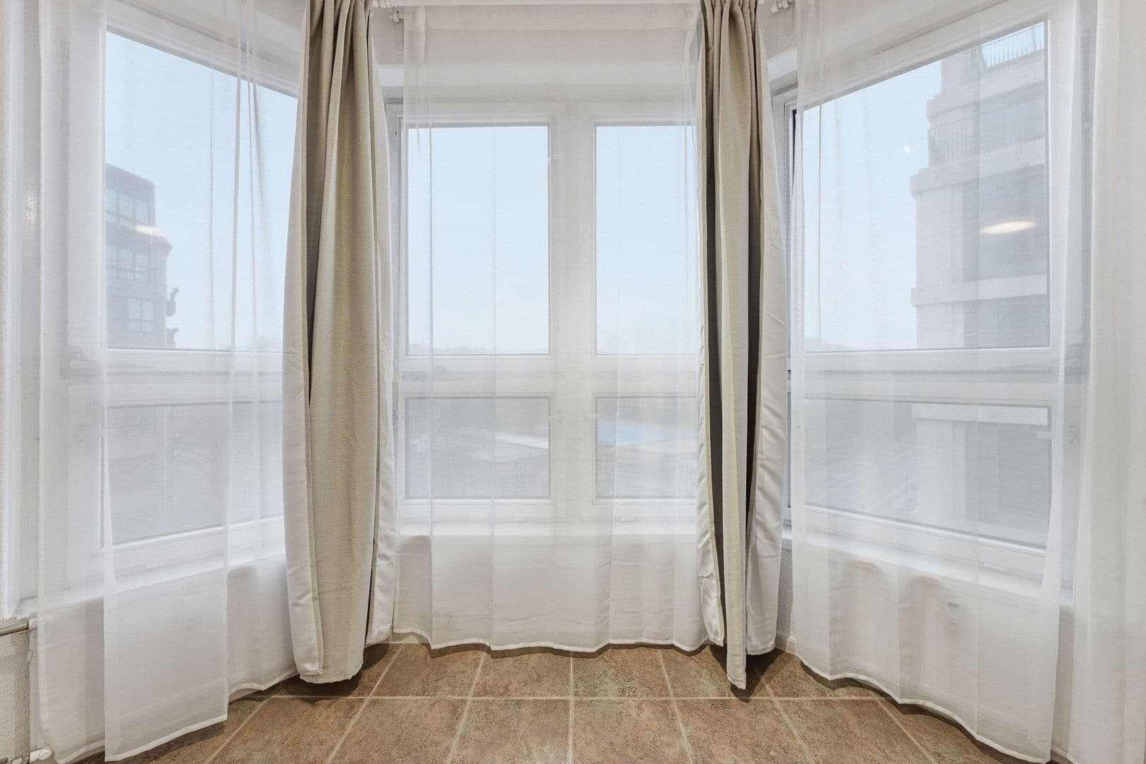 Prenájom bytu 3-izbový 87 m², Berlin, Berlín Prenájom bytu 3-izbový 87 m², Berlin, Berlín