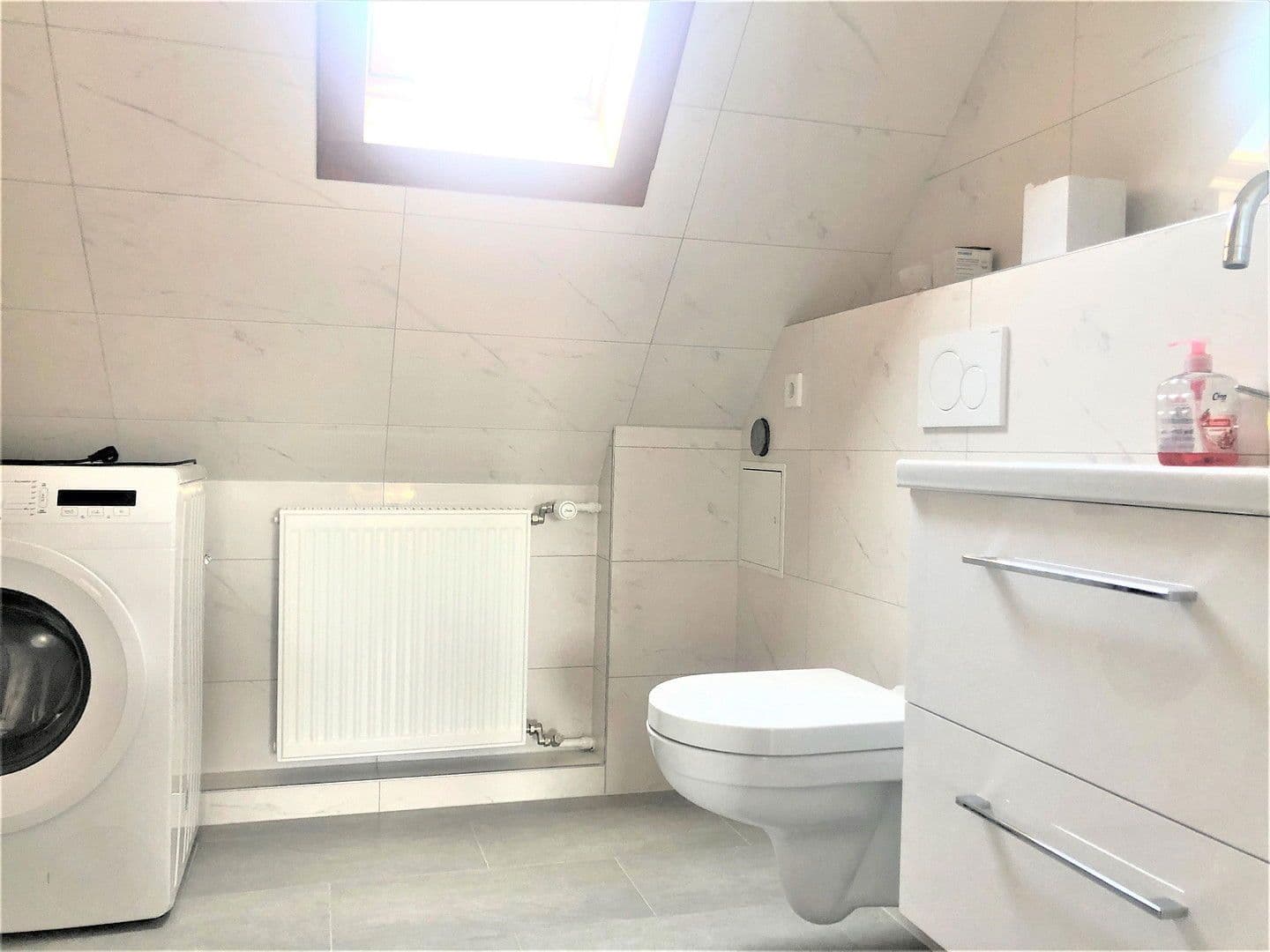 Prenájom bytu 3-izbový 85 m², Herzogenriedstraße 23, Mannheim, Bádensko-Wurttembersko Prenájom bytu 3-izbový 85 m², Herzogenriedstraße 23, Mannheim, Bádensko-Wurttembersko