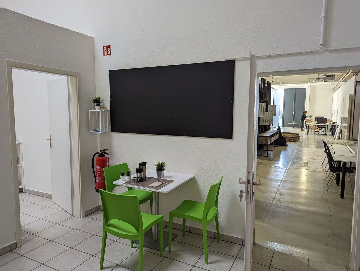 Prenájom nebytového priestoru 473 m², Wesseling, Severné Porýnie - Westfálsko Prenájom nebytového priestoru 473 m², Wesseling, Severné Porýnie - Westfálsko