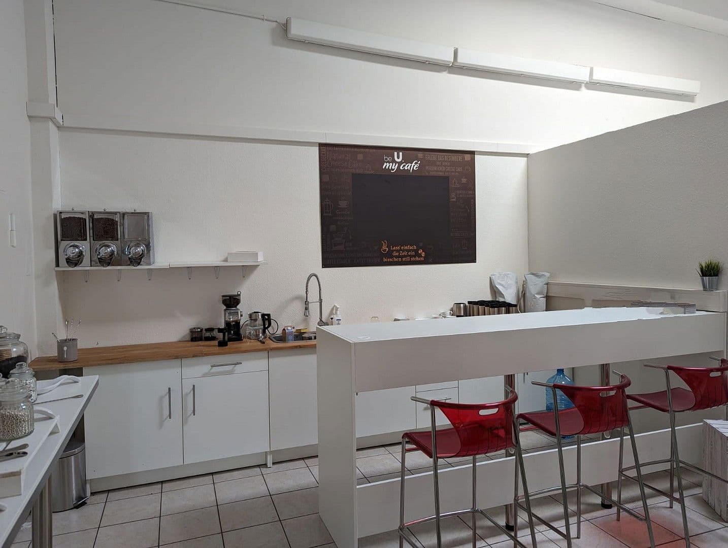 Prenájom nebytového priestoru 473 m², Wesseling, Severné Porýnie - Westfálsko Prenájom nebytového priestoru 473 m², Wesseling, Severné Porýnie - Westfálsko