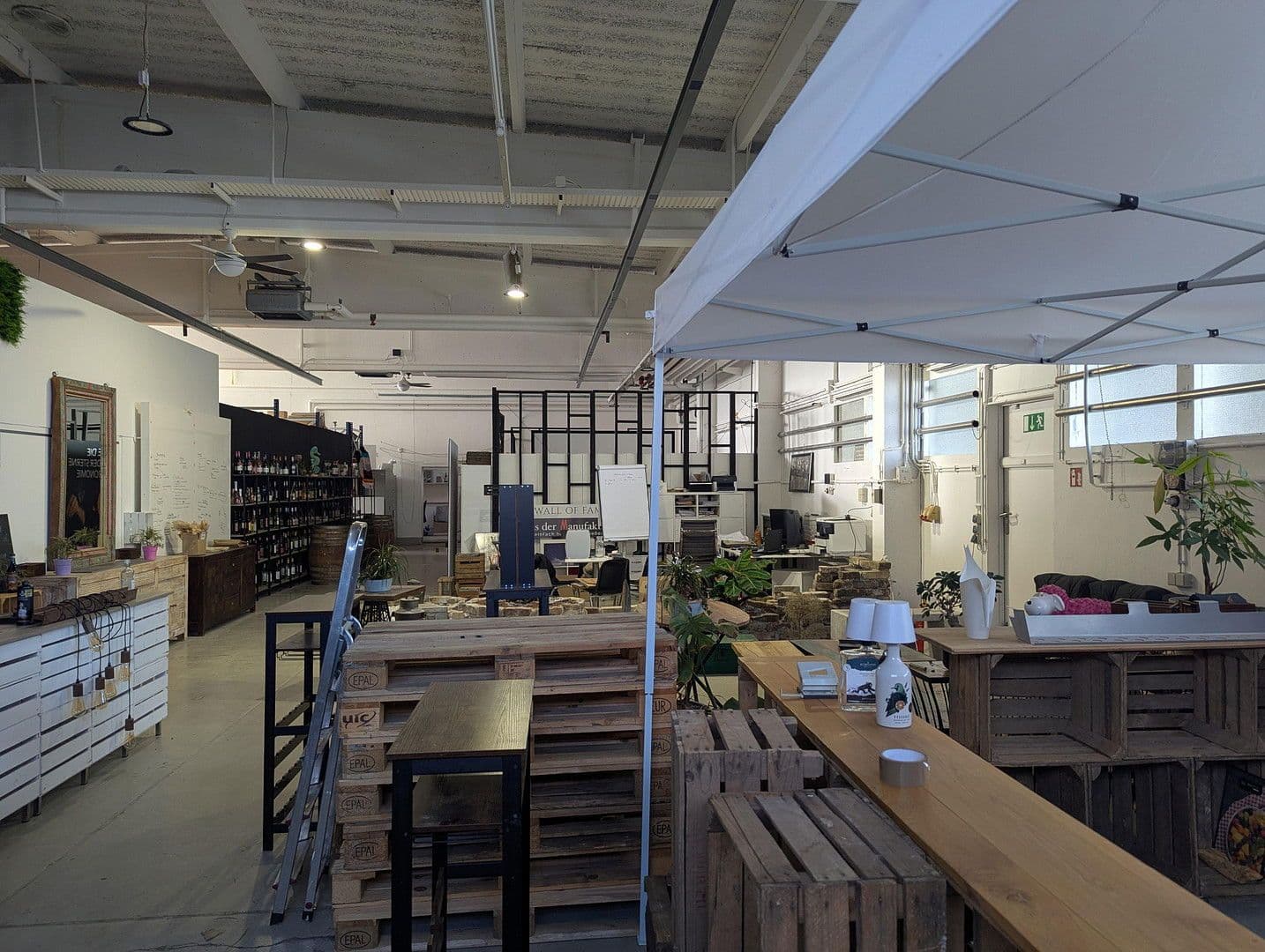 Prenájom nebytového priestoru 473 m², Wesseling, Severné Porýnie - Westfálsko Prenájom nebytového priestoru 473 m², Wesseling, Severné Porýnie - Westfálsko