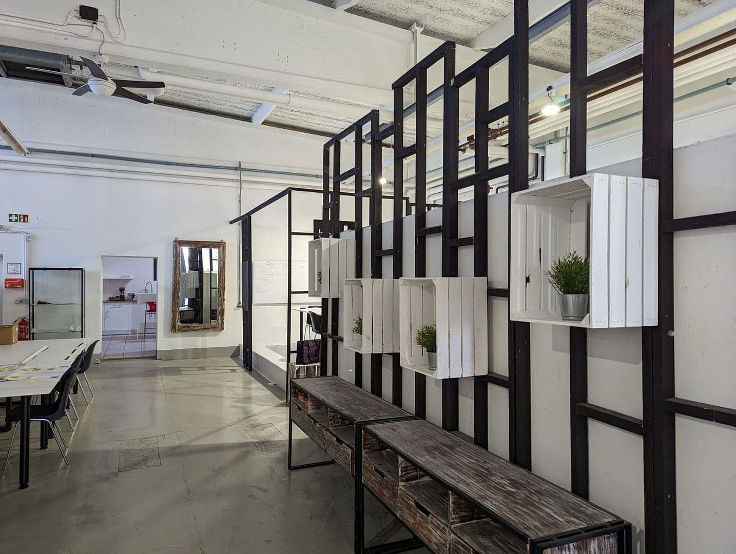 Prenájom nebytového priestoru 473 m², Wesseling, Severné Porýnie - Westfálsko Prenájom nebytového priestoru 473 m², Wesseling, Severné Porýnie - Westfálsko