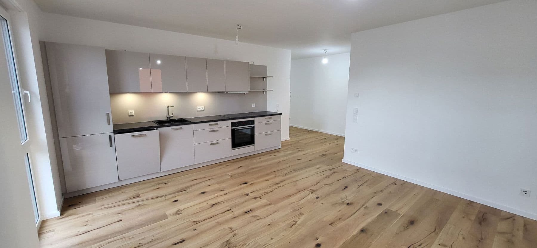Prenájom bytu 3-izbový 81 m², Kuchengartenstraße 4, Leipzig, Sasko Prenájom bytu 3-izbový 81 m², Kuchengartenstraße 4, Leipzig, Sasko