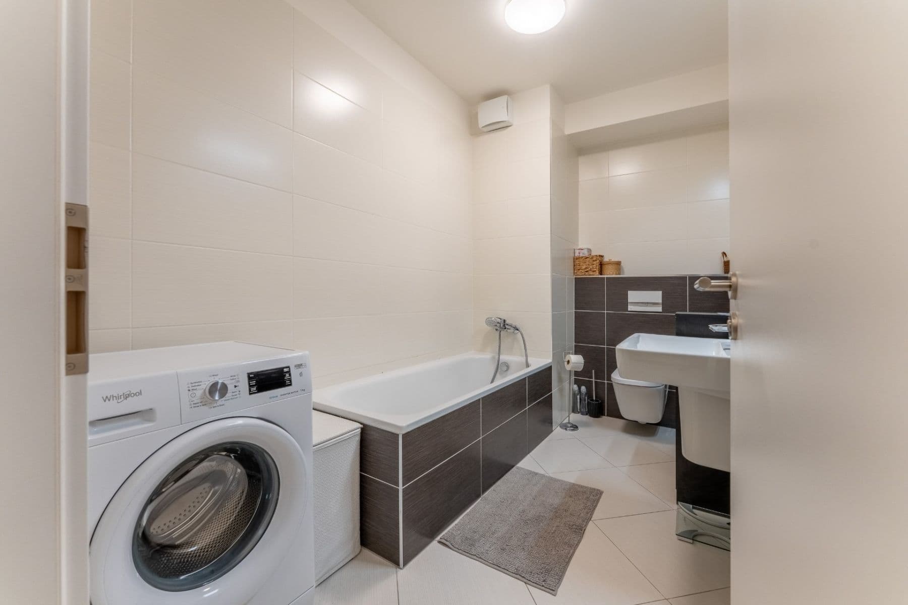 Prenájom bytu 2-izbový 54 m², Honzíkova, Praha, Praha Prenájom bytu 2-izbový 54 m², Honzíkova, Praha, Praha