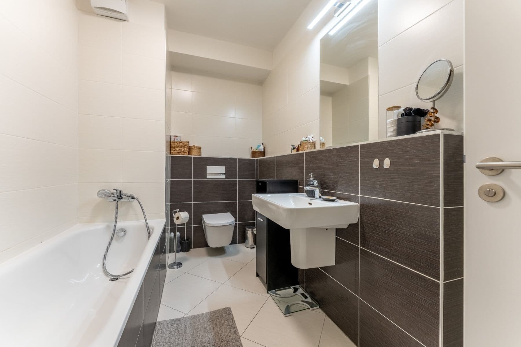 Prenájom bytu 2-izbový 54 m², Honzíkova, Praha, Praha Prenájom bytu 2-izbový 54 m², Honzíkova, Praha, Praha