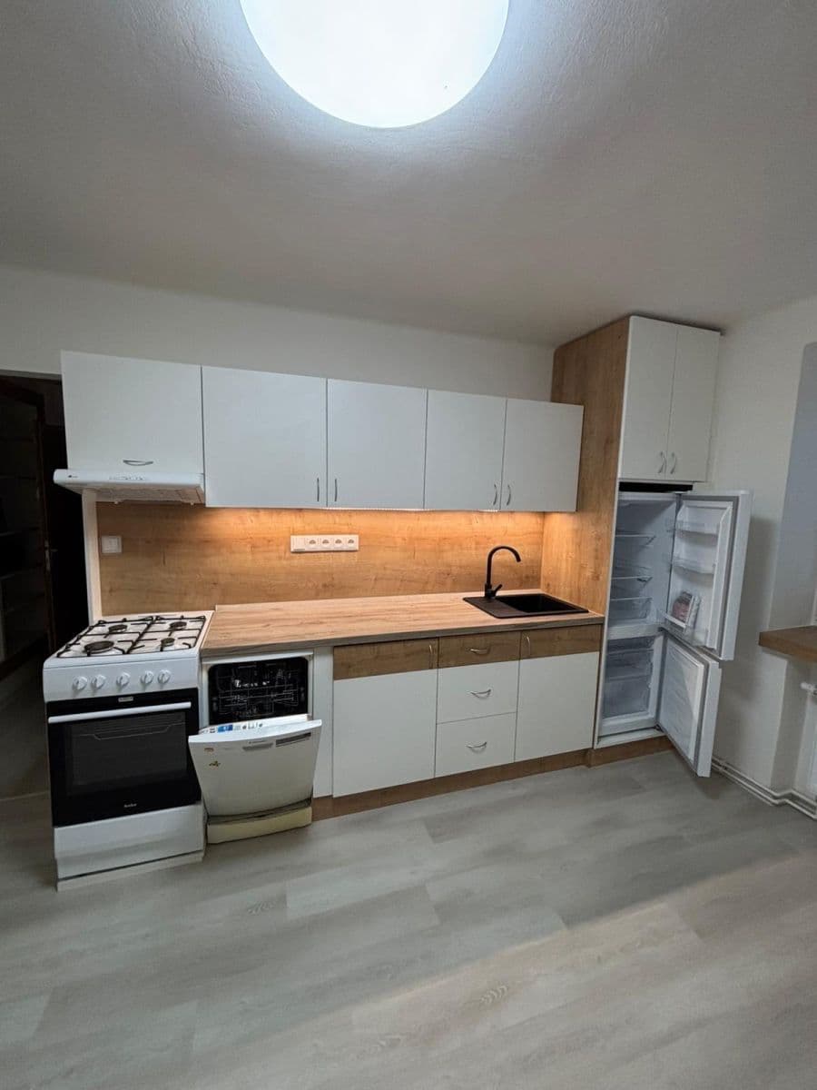 Prenájom bytu 1-izbový 36 m², Gurťjevova, Ostrava, Moravskoslezský kraj Prenájom bytu 1-izbový 36 m², Gurťjevova, Ostrava, Moravskoslezský kraj