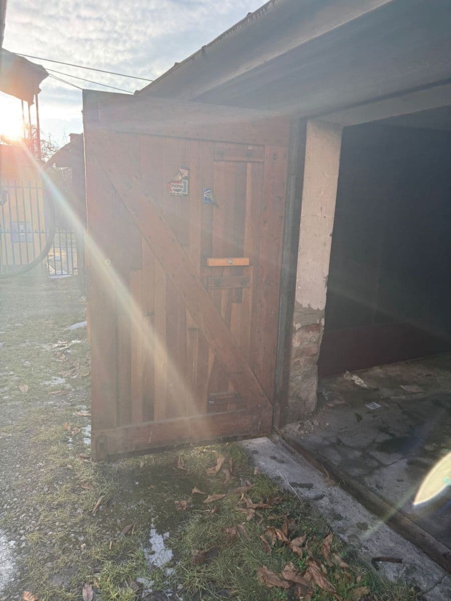 Prenájom garáže 20 m², Sokolská třída, Ostrava, Moravskoslezský kraj Prenájom garáže 20 m², Sokolská třída, Ostrava, Moravskoslezský kraj