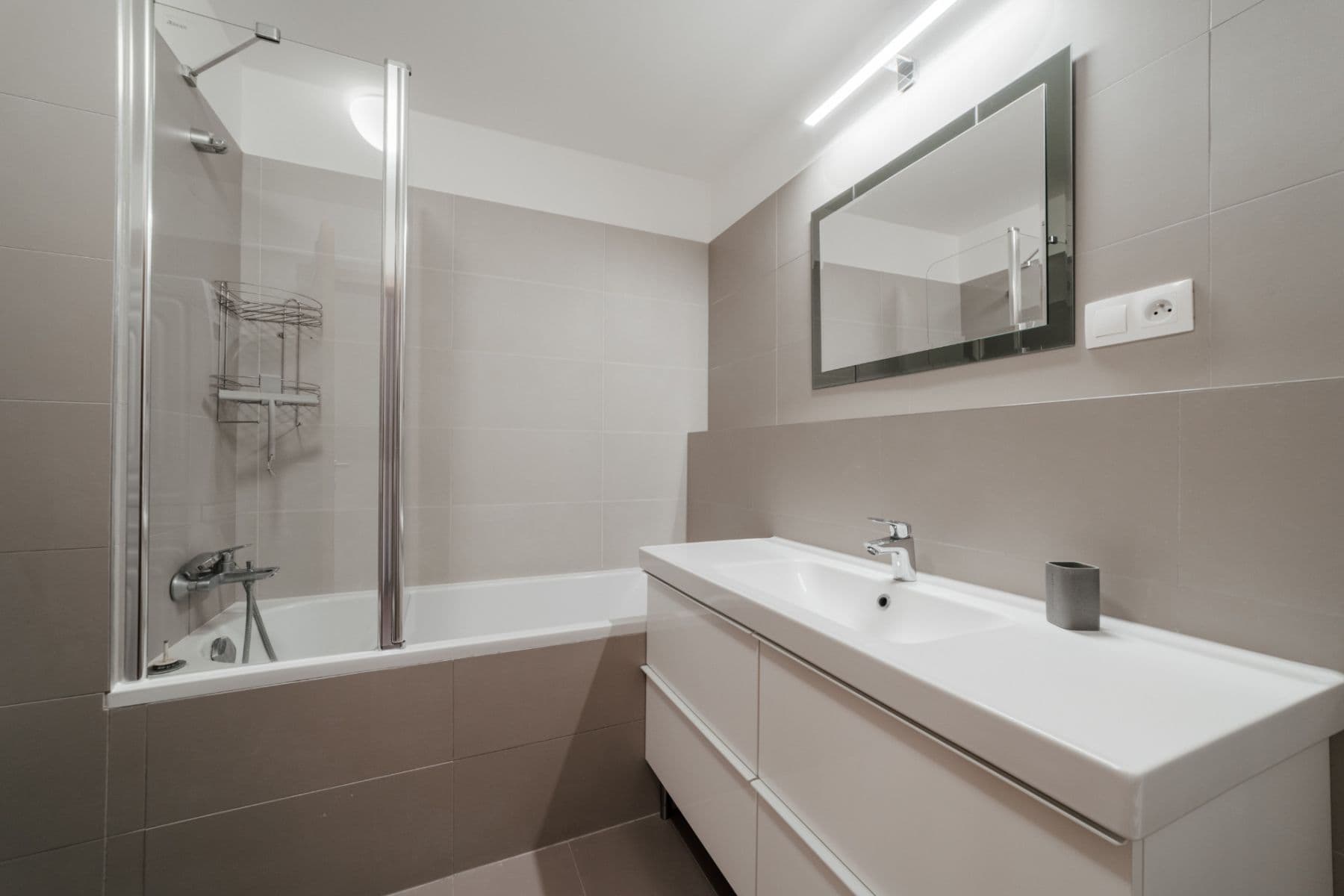 Prenájom bytu 2-izbový 63 m², Škrábkových, Praha, Praha Prenájom bytu 2-izbový 63 m², Škrábkových, Praha, Praha