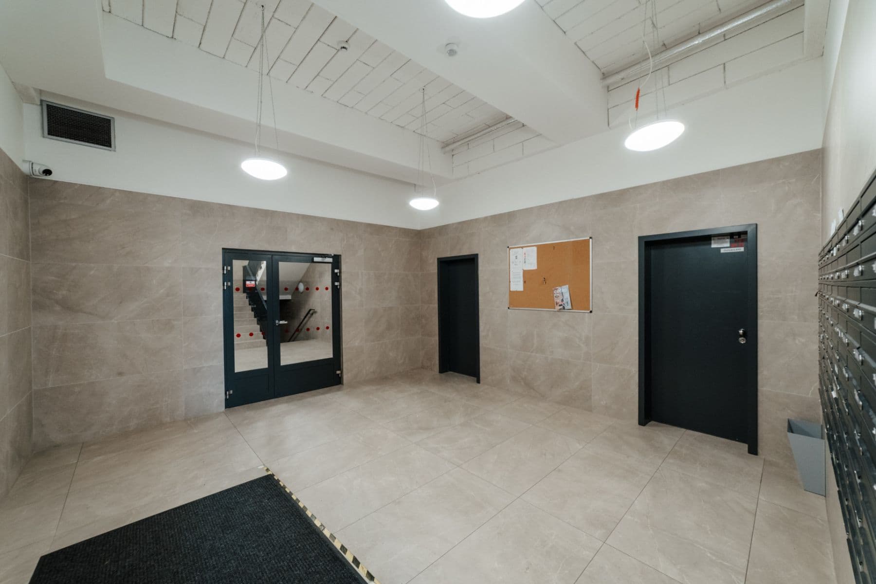 Prenájom bytu 2-izbový 63 m², Škrábkových, Praha, Praha Prenájom bytu 2-izbový 63 m², Škrábkových, Praha, Praha