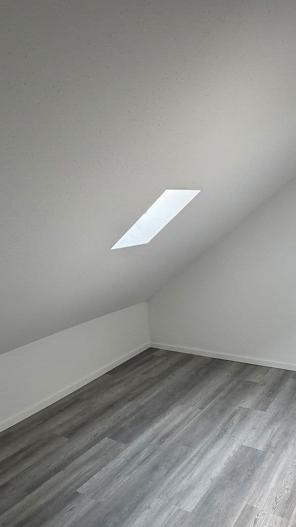 Prenájom bytu 4-izbový 90 m², Bochum, Severné Porýnie - Westfálsko Prenájom bytu 4-izbový 90 m², Bochum, Severné Porýnie - Westfálsko