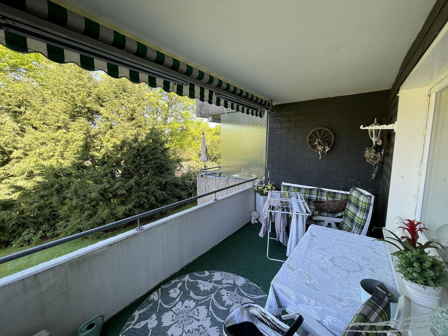 Prenájom bytu 3-izbový 80 m², Otto-Brenner-Straße 142, Bielefeld, Severné Porýnie - Westfálsko Prenájom bytu 3-izbový 80 m², Otto-Brenner-Straße 142, Bielefeld, Severné Porýnie - Westfálsko