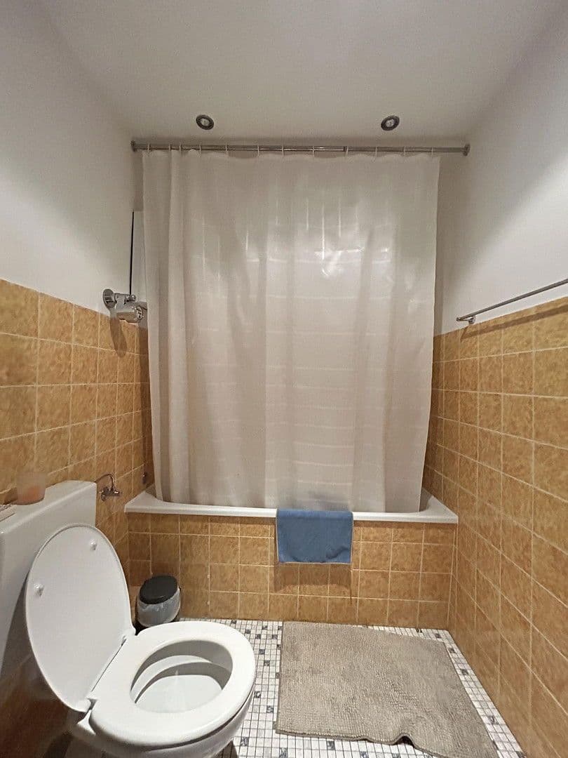 Prenájom bytu 3-izbový 80 m², Otto-Brenner-Straße 142, Bielefeld, Severné Porýnie - Westfálsko Prenájom bytu 3-izbový 80 m², Otto-Brenner-Straße 142, Bielefeld, Severné Porýnie - Westfálsko