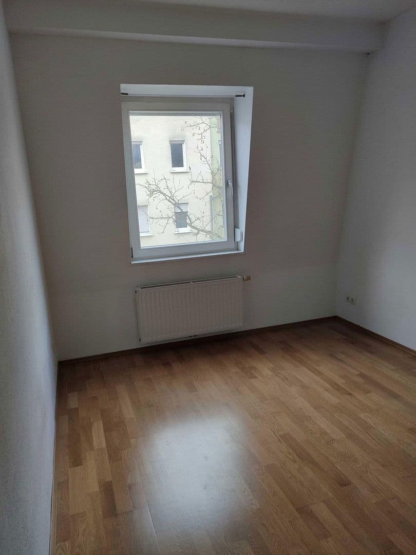 Prenájom bytu 4-izbový 114 m², Karlsruhe, Bádensko-Wurttembersko Prenájom bytu 4-izbový 114 m², Karlsruhe, Bádensko-Wurttembersko