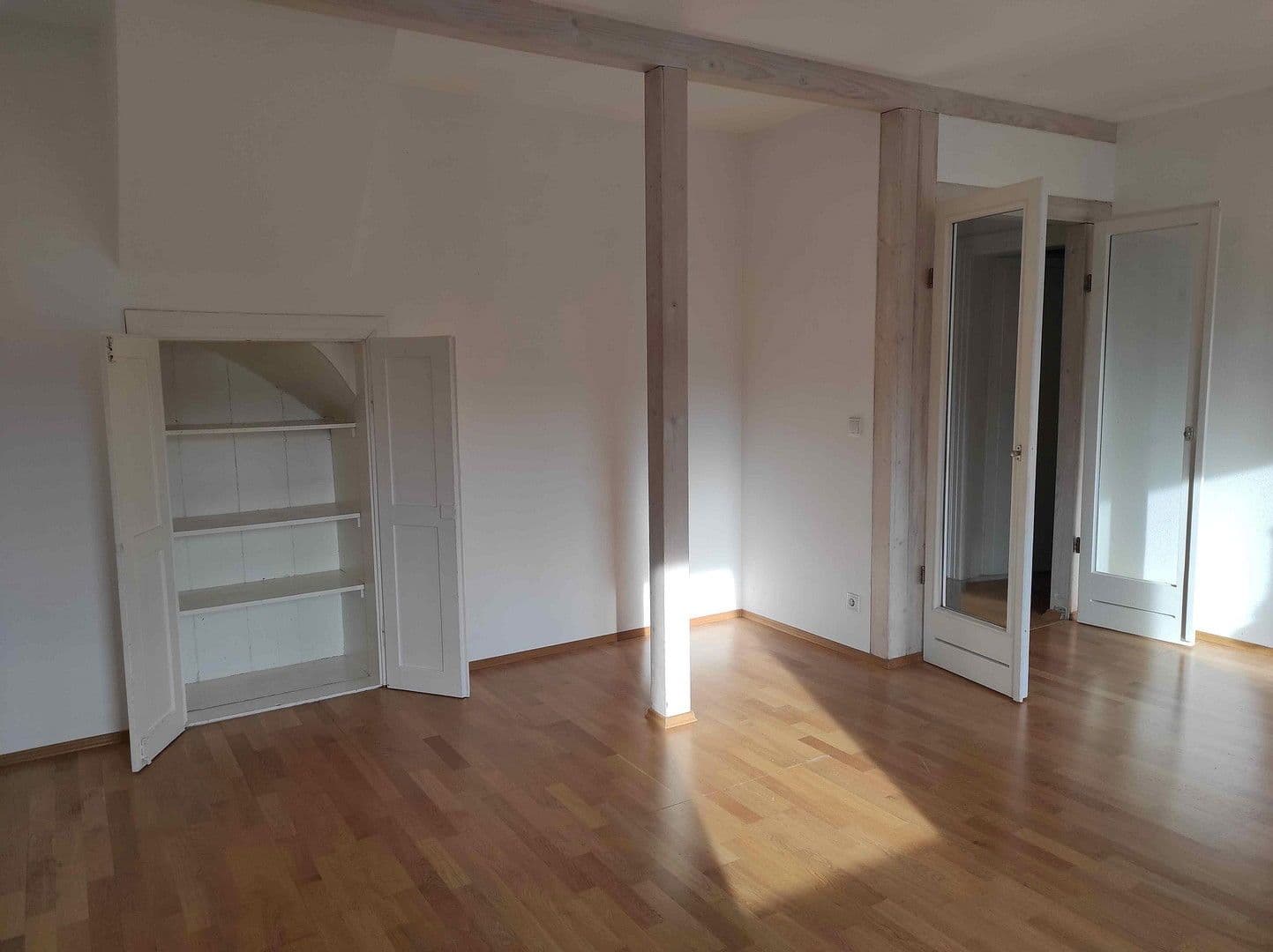 Prenájom bytu 4-izbový 114 m², Karlsruhe, Bádensko-Wurttembersko Prenájom bytu 4-izbový 114 m², Karlsruhe, Bádensko-Wurttembersko