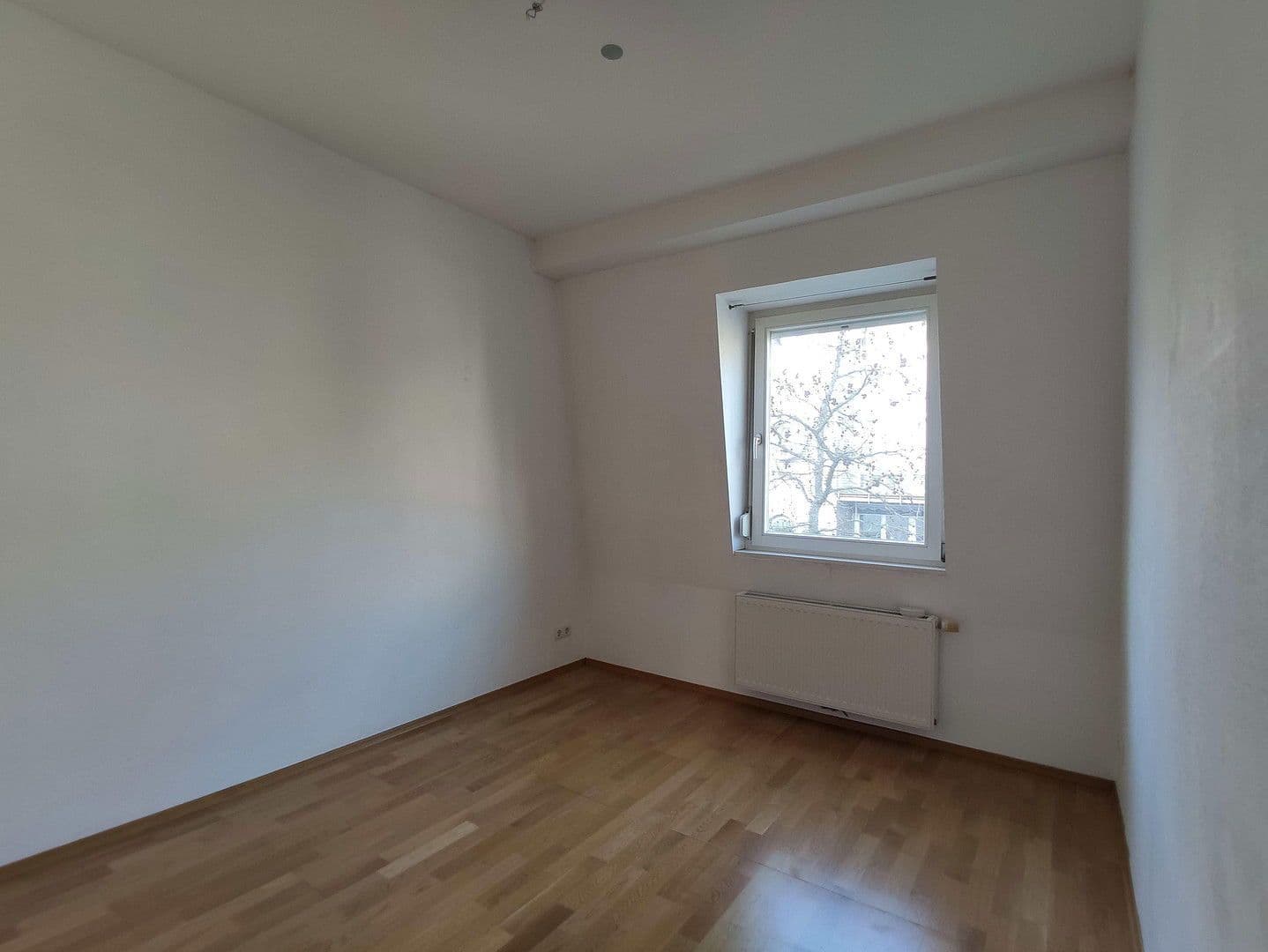 Prenájom bytu 4-izbový 114 m², Karlsruhe, Bádensko-Wurttembersko Prenájom bytu 4-izbový 114 m², Karlsruhe, Bádensko-Wurttembersko