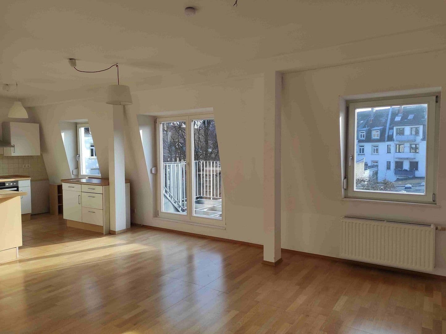 Prenájom bytu 4-izbový 114 m², Karlsruhe, Bádensko-Wurttembersko Prenájom bytu 4-izbový 114 m², Karlsruhe, Bádensko-Wurttembersko