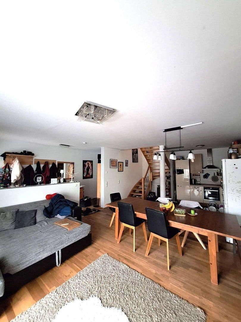 Predaj domu 130 m², pozemek 170 m², Nürnberger Straße, Zirndorf, Bavorsko Predaj domu 130 m², pozemek 170 m², Nürnberger Straße, Zirndorf, Bavorsko