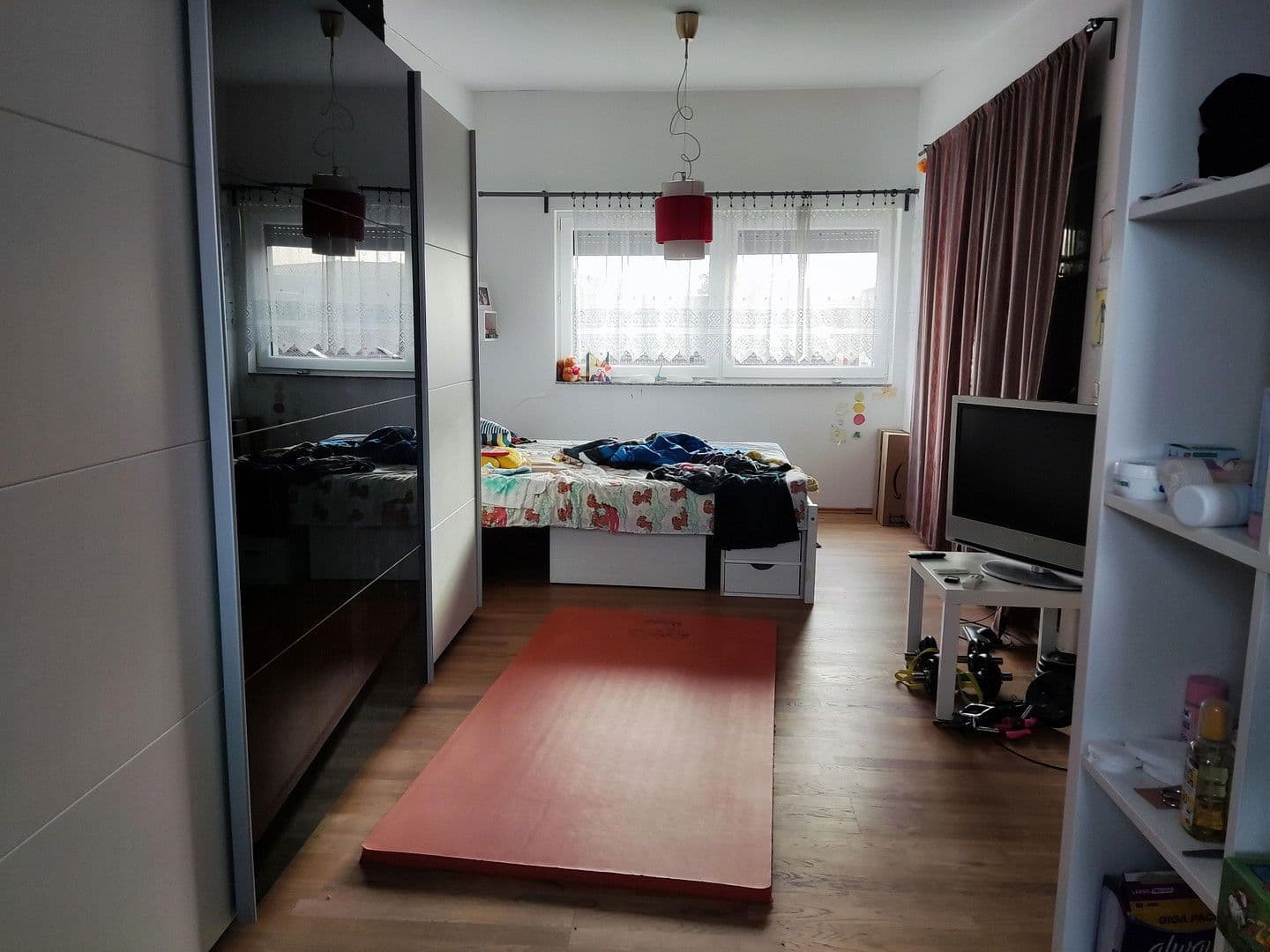 Predaj domu 130 m², pozemek 170 m², Nürnberger Straße, Zirndorf, Bavorsko Predaj domu 130 m², pozemek 170 m², Nürnberger Straße, Zirndorf, Bavorsko