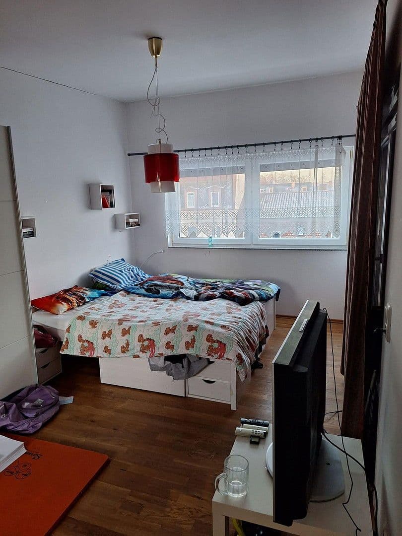 Predaj domu 130 m², pozemek 170 m², Nürnberger Straße, Zirndorf, Bavorsko Predaj domu 130 m², pozemek 170 m², Nürnberger Straße, Zirndorf, Bavorsko