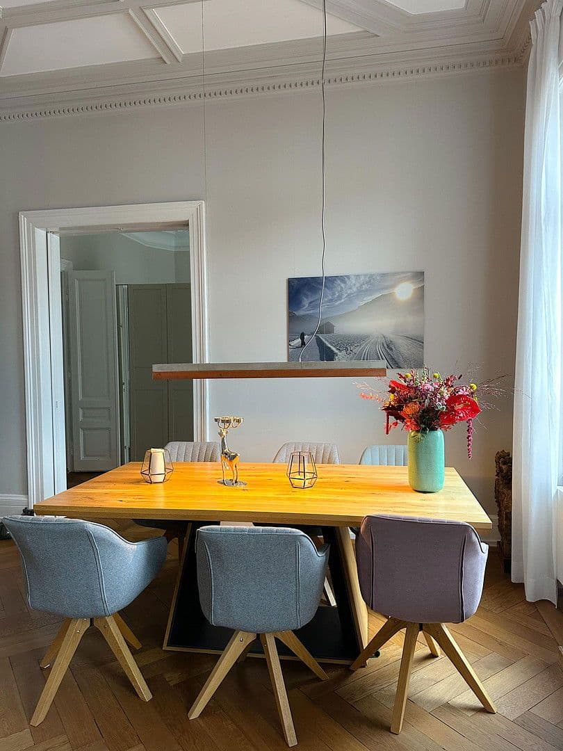 Prenájom bytu 4-izbový 160 m², Frankfurt, Hesensko Prenájom bytu 4-izbový 160 m², Frankfurt, Hesensko