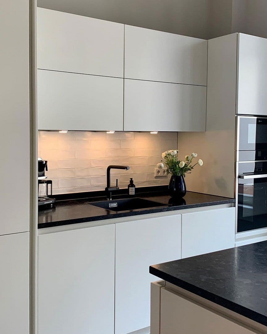 Prenájom bytu 4-izbový 160 m², Frankfurt, Hesensko Prenájom bytu 4-izbový 160 m², Frankfurt, Hesensko