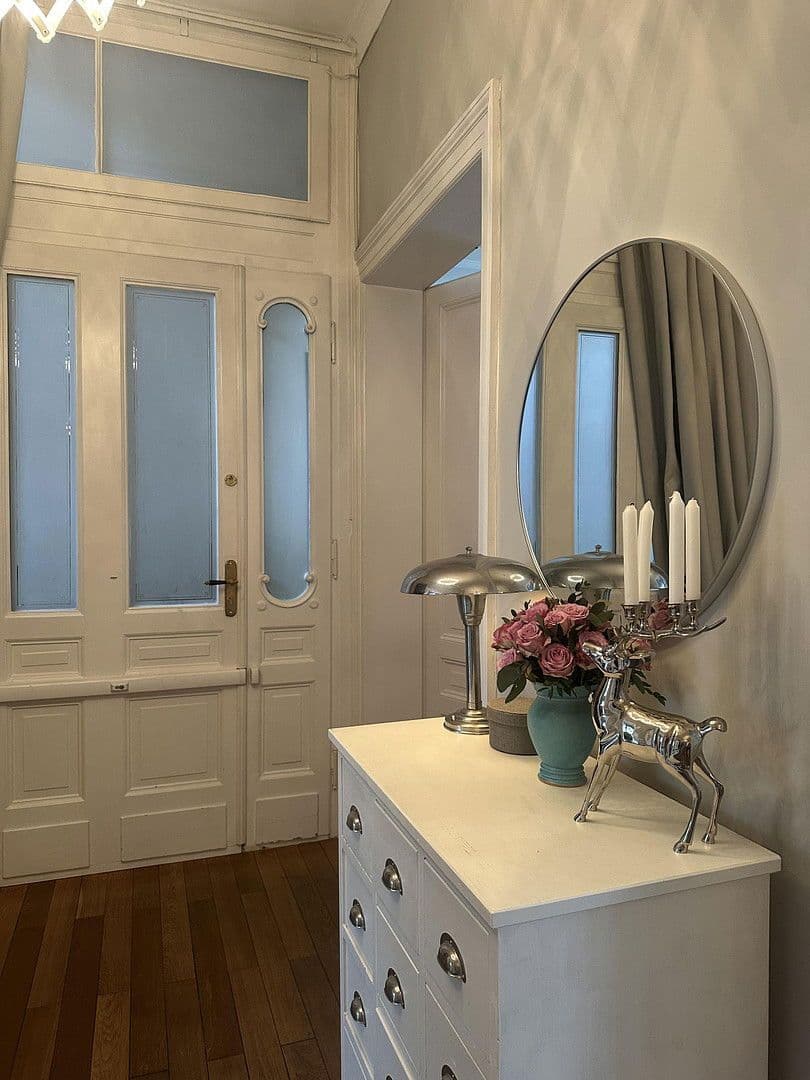 Prenájom bytu 4-izbový 160 m², Frankfurt, Hesensko Prenájom bytu 4-izbový 160 m², Frankfurt, Hesensko