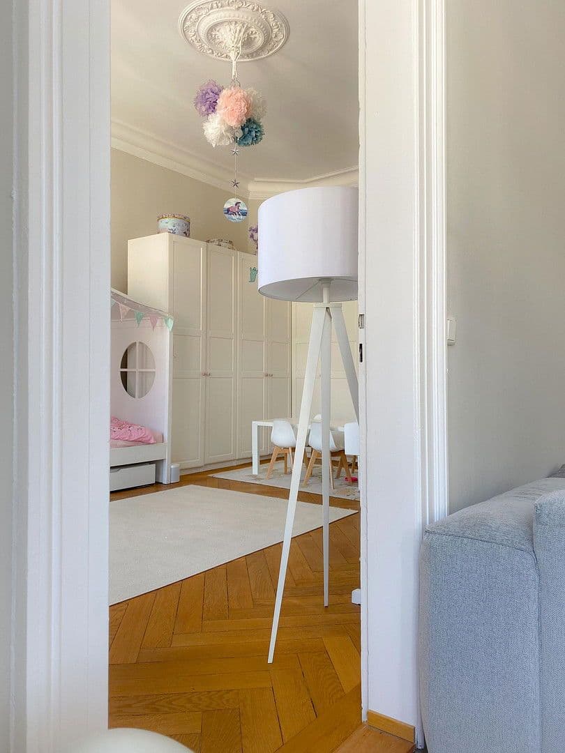 Prenájom bytu 4-izbový 160 m², Frankfurt, Hesensko Prenájom bytu 4-izbový 160 m², Frankfurt, Hesensko