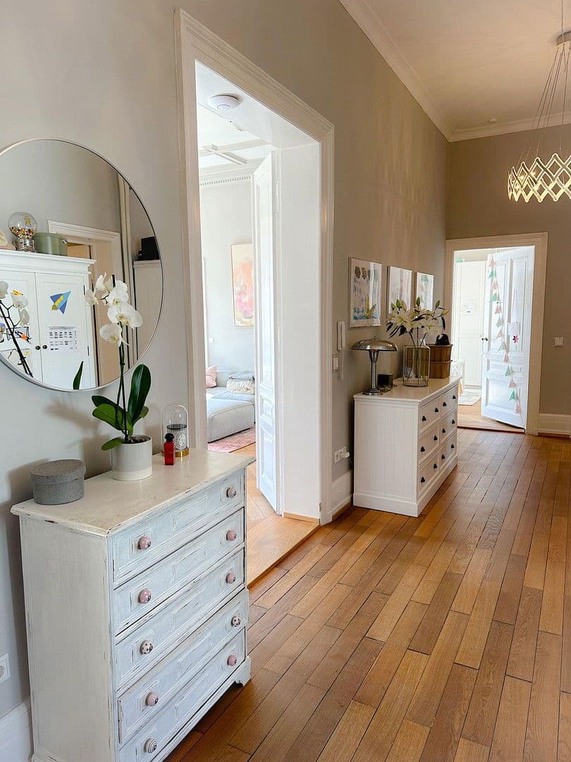 Prenájom bytu 4-izbový 160 m², Frankfurt, Hesensko Prenájom bytu 4-izbový 160 m², Frankfurt, Hesensko