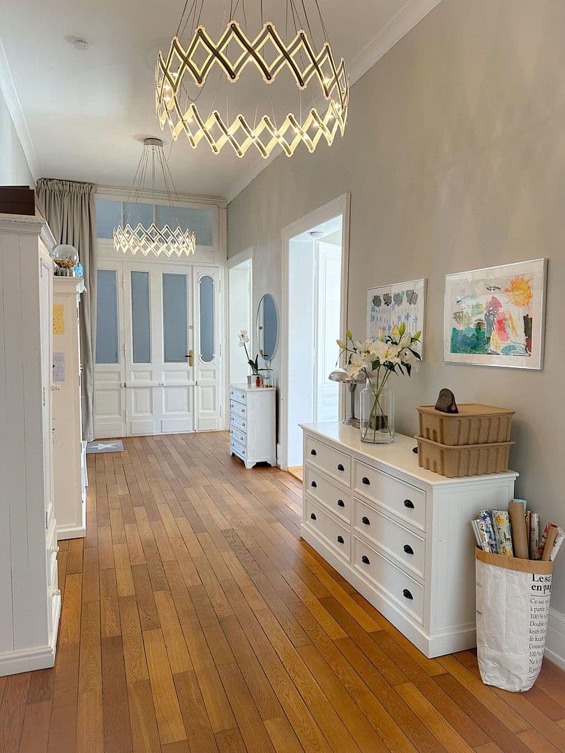 Prenájom bytu 4-izbový 160 m², Frankfurt, Hesensko Prenájom bytu 4-izbový 160 m², Frankfurt, Hesensko