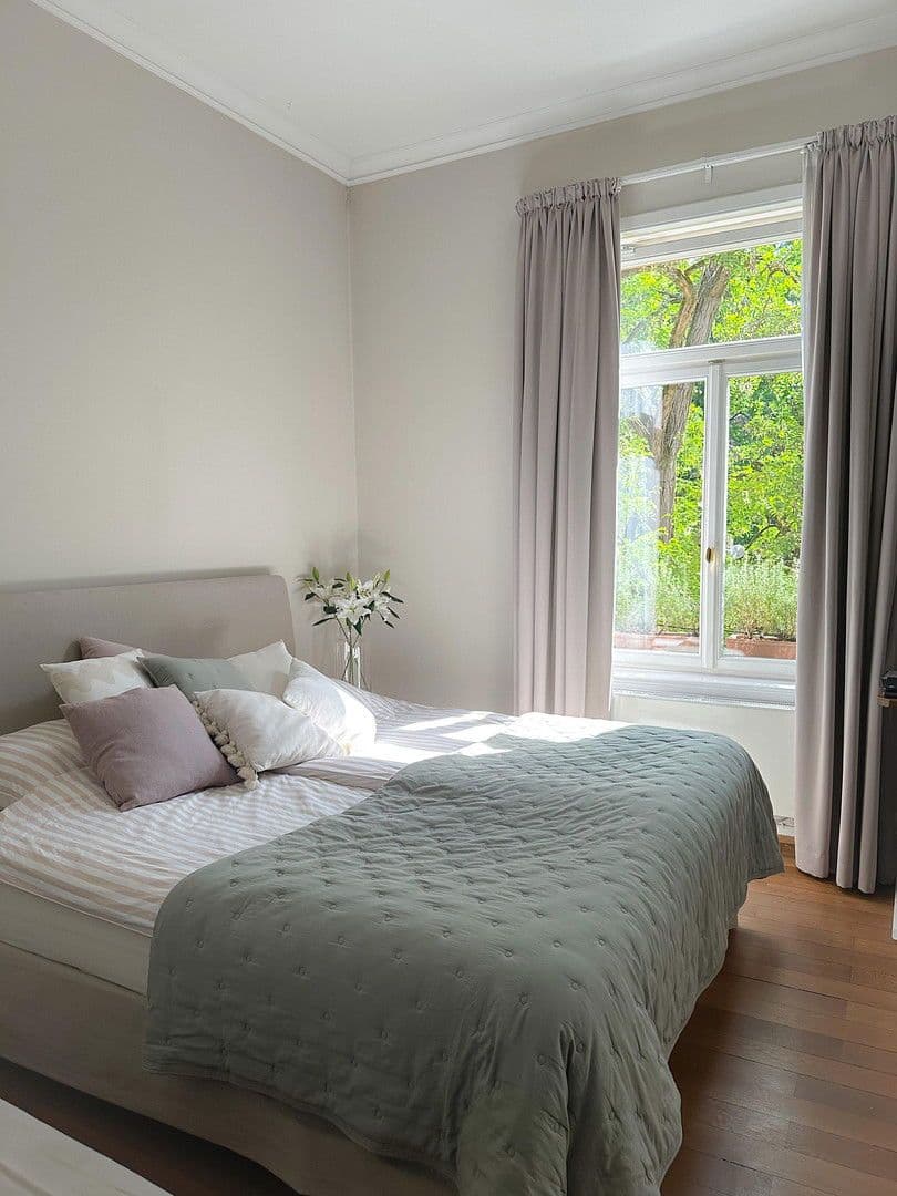 Prenájom bytu 4-izbový 160 m², Frankfurt, Hesensko Prenájom bytu 4-izbový 160 m², Frankfurt, Hesensko