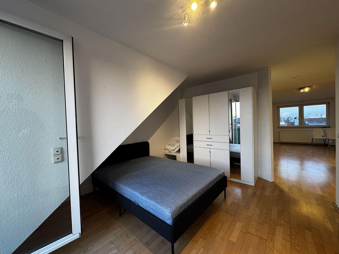 Prenájom bytu 1-izbový 40 m², Köln, Severné Porýnie - Westfálsko Prenájom bytu 1-izbový 40 m², Köln, Severné Porýnie - Westfálsko