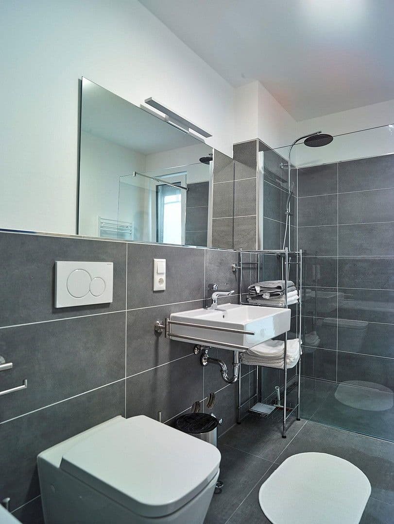 Prenájom bytu 3-izbový 103 m², Moltkestr. 118, Köln, Severné Porýnie - Westfálsko Prenájom bytu 3-izbový 103 m², Moltkestr. 118, Köln, Severné Porýnie - Westfálsko