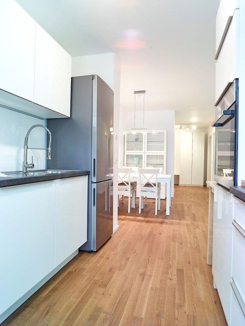 Prenájom bytu 3-izbový 103 m², Moltkestr. 118, Köln, Severné Porýnie - Westfálsko Prenájom bytu 3-izbový 103 m², Moltkestr. 118, Köln, Severné Porýnie - Westfálsko