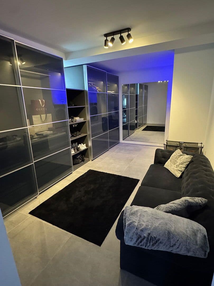 Predaj domu 330 m², pozemek 1.000 m², München, Bavorsko Predaj domu 330 m², pozemek 1.000 m², München, Bavorsko