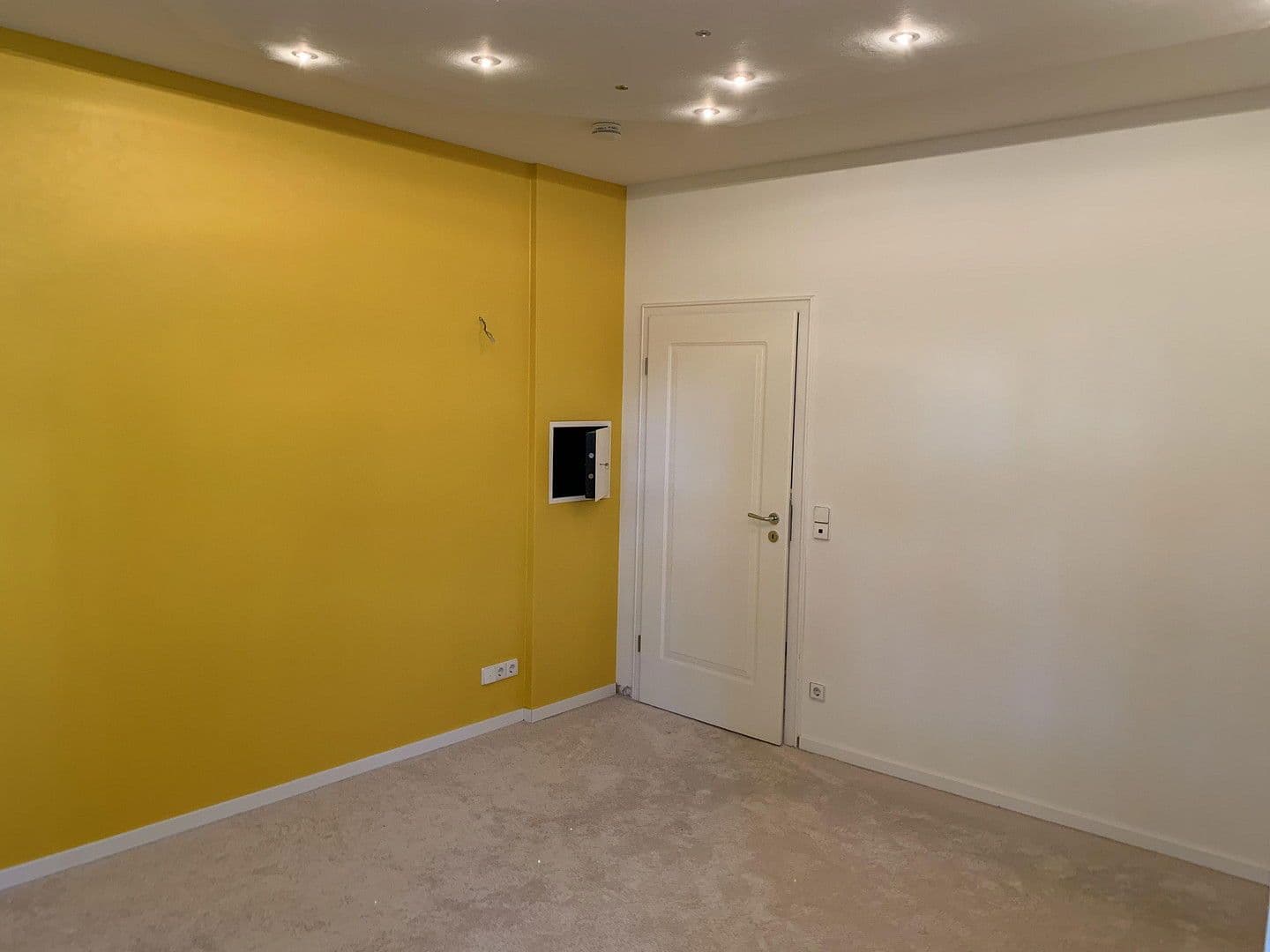 Prenájom bytu 5-izbový 165 m², Korntal-Münchingen, Bádensko-Wurttembersko Prenájom bytu 5-izbový 165 m², Korntal-Münchingen, Bádensko-Wurttembersko