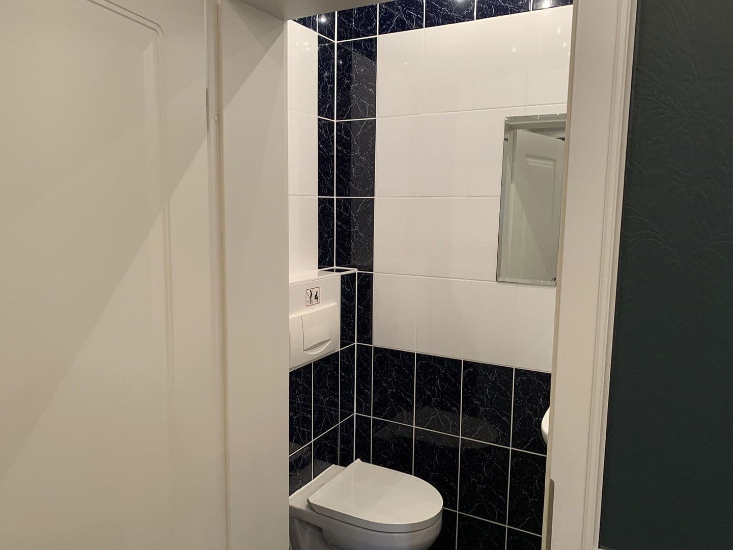 Prenájom bytu 5-izbový 165 m², Korntal-Münchingen, Bádensko-Wurttembersko Prenájom bytu 5-izbový 165 m², Korntal-Münchingen, Bádensko-Wurttembersko