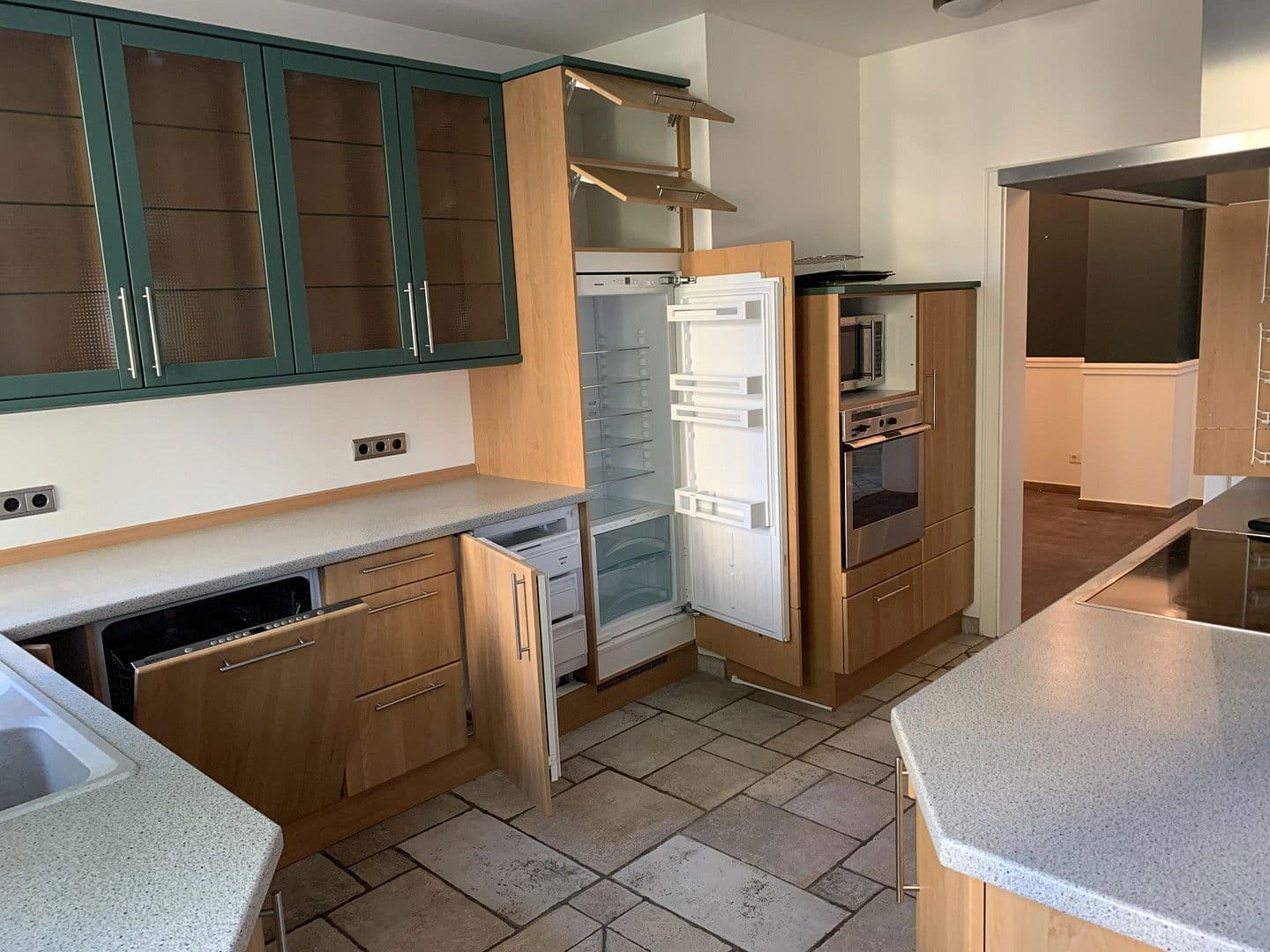 Prenájom bytu 5-izbový 165 m², Korntal-Münchingen, Bádensko-Wurttembersko Prenájom bytu 5-izbový 165 m², Korntal-Münchingen, Bádensko-Wurttembersko