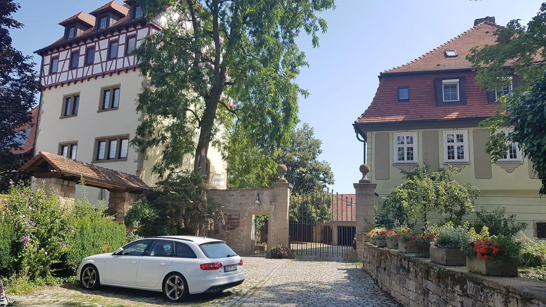 Prenájom bytu 5-izbový 165 m², Korntal-Münchingen, Bádensko-Wurttembersko Prenájom bytu 5-izbový 165 m², Korntal-Münchingen, Bádensko-Wurttembersko