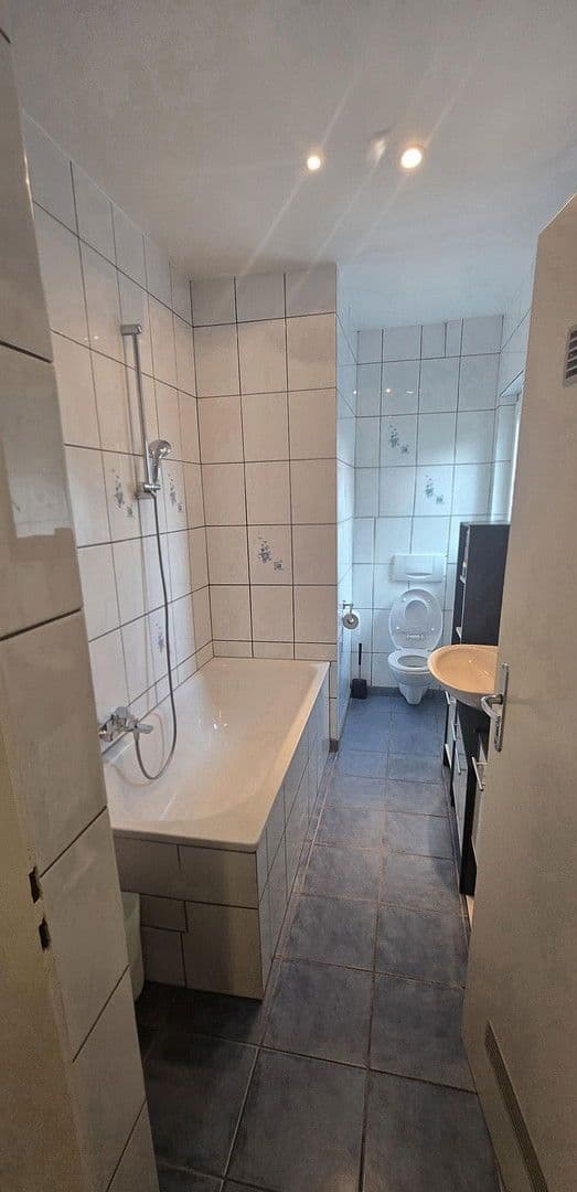 Prenájom bytu 3-izbový 85 m², Köln, Severné Porýnie - Westfálsko Prenájom bytu 3-izbový 85 m², Köln, Severné Porýnie - Westfálsko