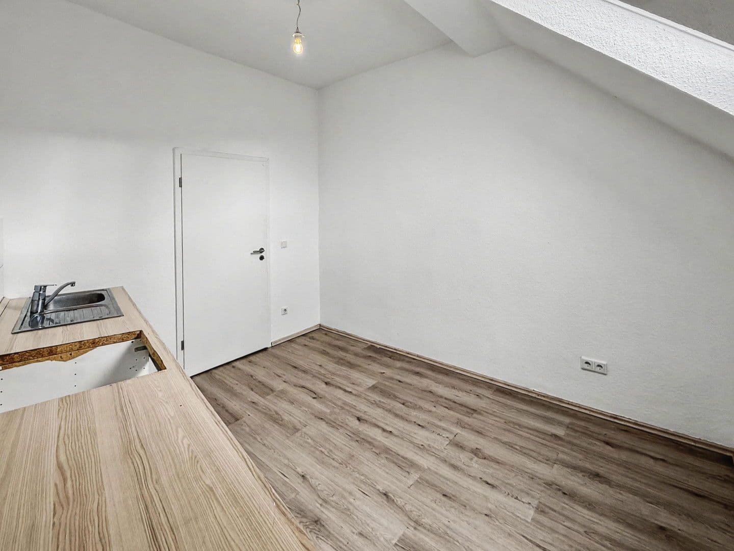 Prenájom bytu 3-izbový 73 m², Wuppertal, Severné Porýnie - Westfálsko Prenájom bytu 3-izbový 73 m², Wuppertal, Severné Porýnie - Westfálsko