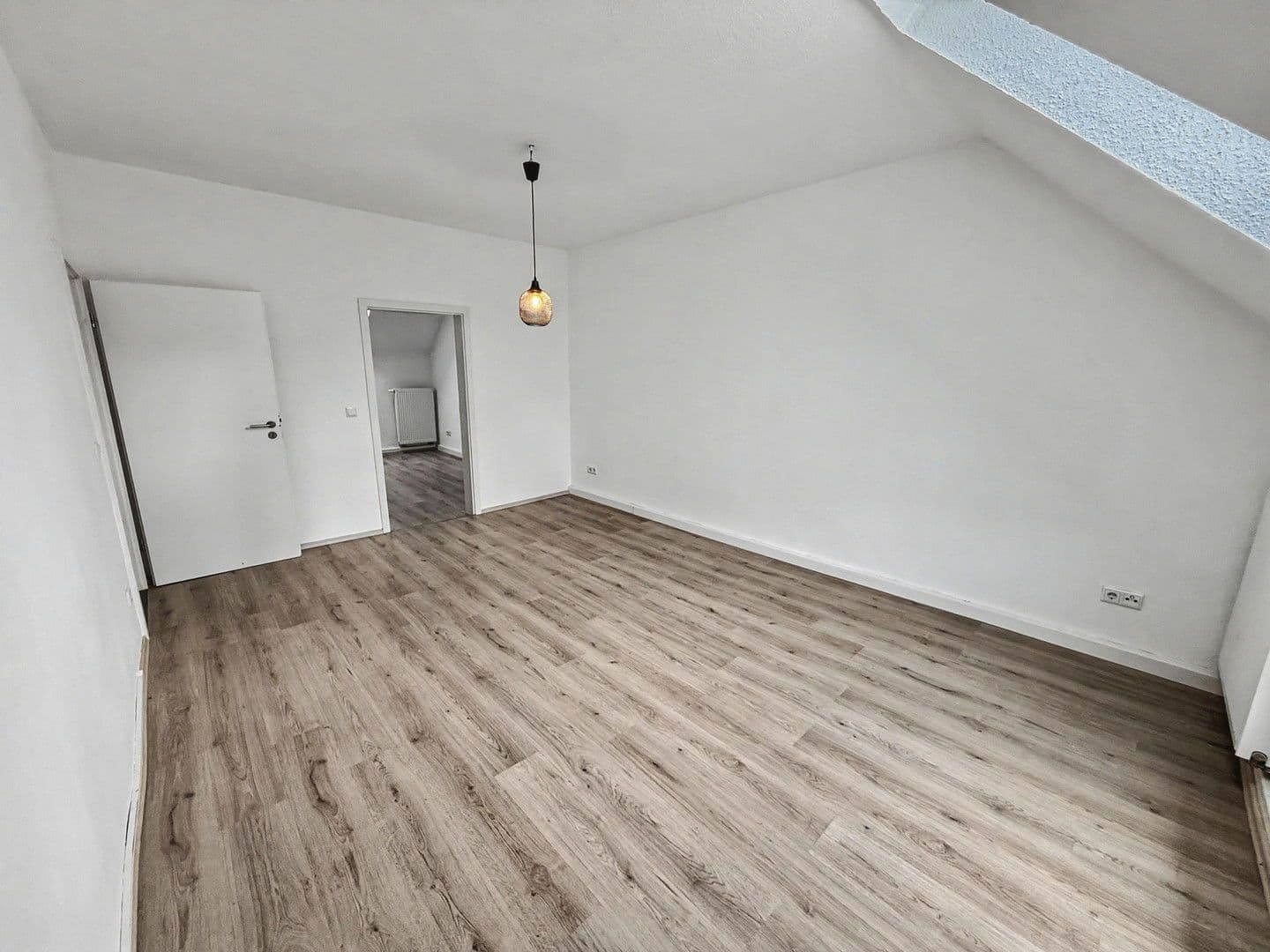 Prenájom bytu 3-izbový 73 m², Wuppertal, Severné Porýnie - Westfálsko Prenájom bytu 3-izbový 73 m², Wuppertal, Severné Porýnie - Westfálsko