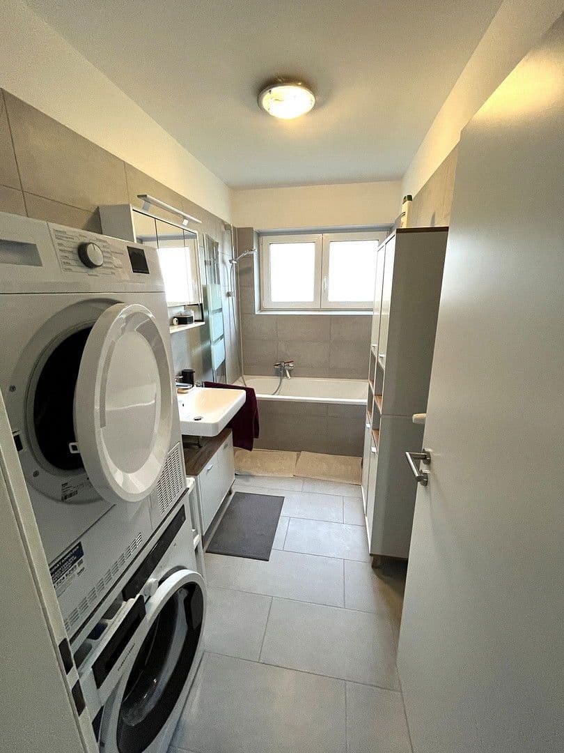 Prenájom bytu 4-izbový 80 m², Bahnhofstraße 42, Elchingen, Bavorsko Prenájom bytu 4-izbový 80 m², Bahnhofstraße 42, Elchingen, Bavorsko