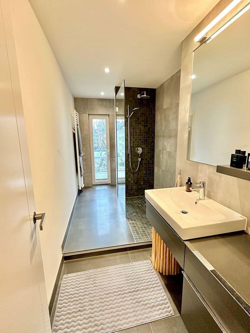 Prenájom bytu 3-izbový 100 m², Am Jungfernplan 11, Hannover, Dolné Sasko Prenájom bytu 3-izbový 100 m², Am Jungfernplan 11, Hannover, Dolné Sasko