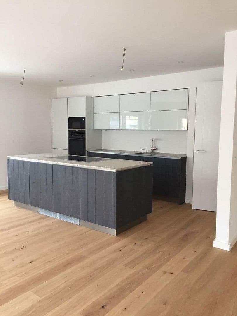 Prenájom bytu 3-izbový 100 m², Am Jungfernplan 11, Hannover, Dolné Sasko Prenájom bytu 3-izbový 100 m², Am Jungfernplan 11, Hannover, Dolné Sasko