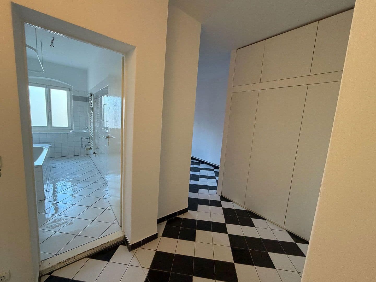 Predaj bytu 3-izbový 92 m², Berlin, Berlín Predaj bytu 3-izbový 92 m², Berlin, Berlín