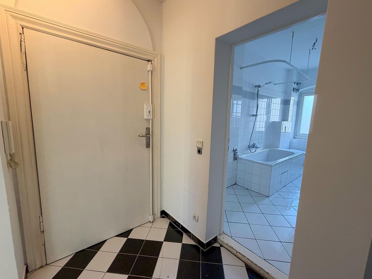 Predaj bytu 3-izbový 92 m², Berlin, Berlín Predaj bytu 3-izbový 92 m², Berlin, Berlín